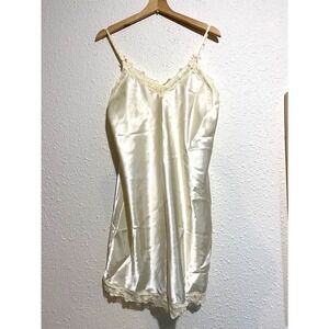 Erika Taylor Intimates fairy babydoll romance Cream Chemise Nightgown Medium Y2K